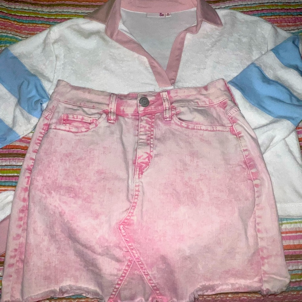 So midriff top and denim skirt